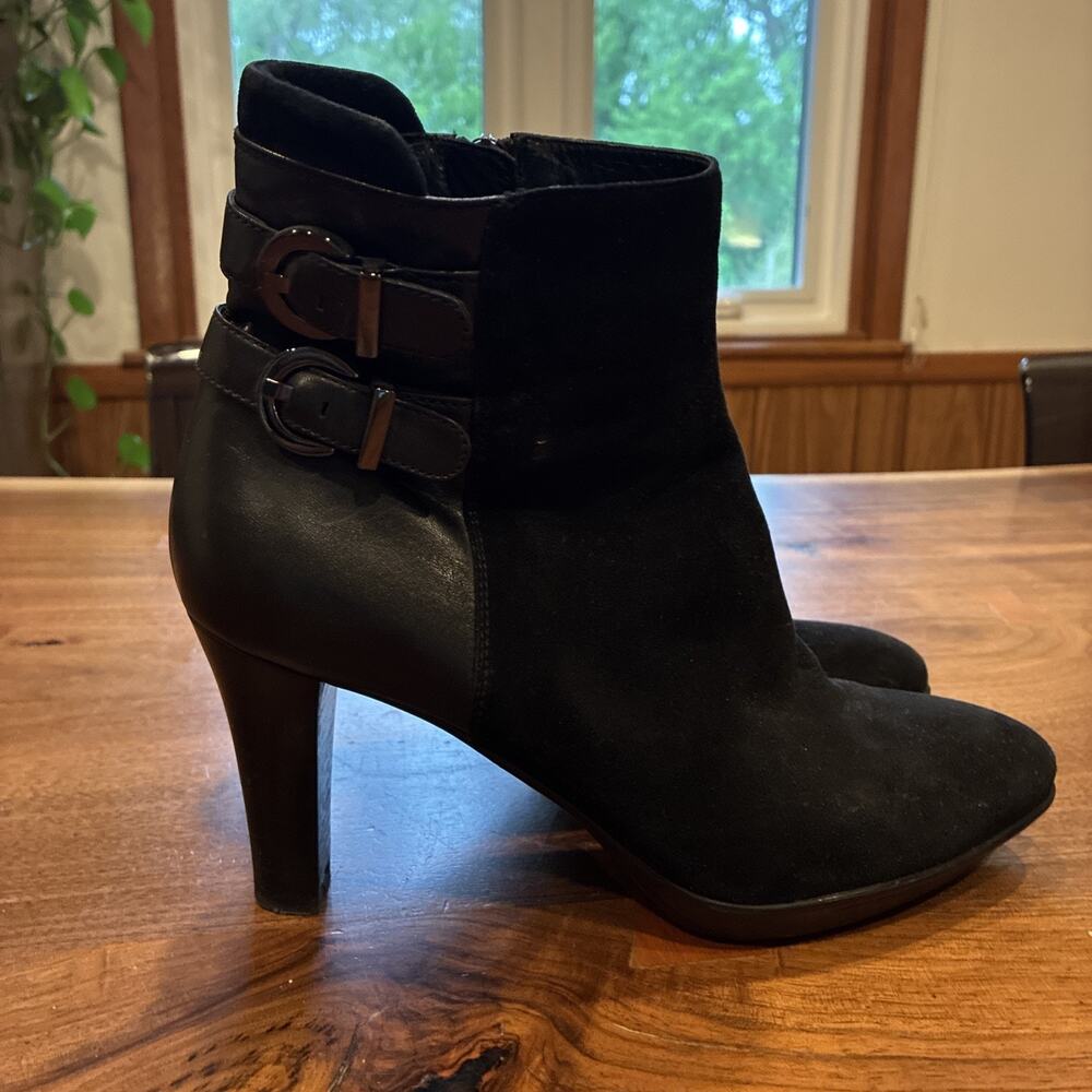 Aquatalia Women’s Black Suede Ankle Bootie US 8.5